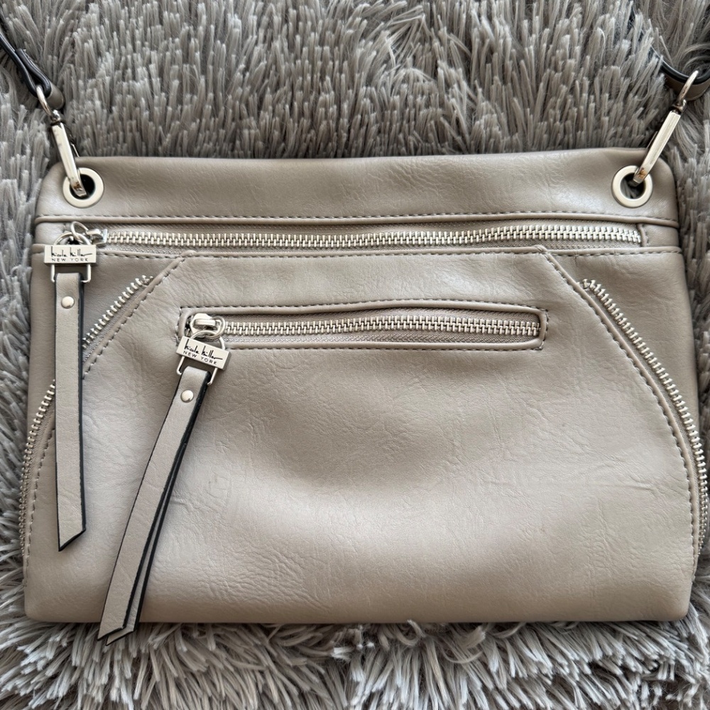 Nicole Miller grey faux leather crossbody bag - Picture 2 of 8
